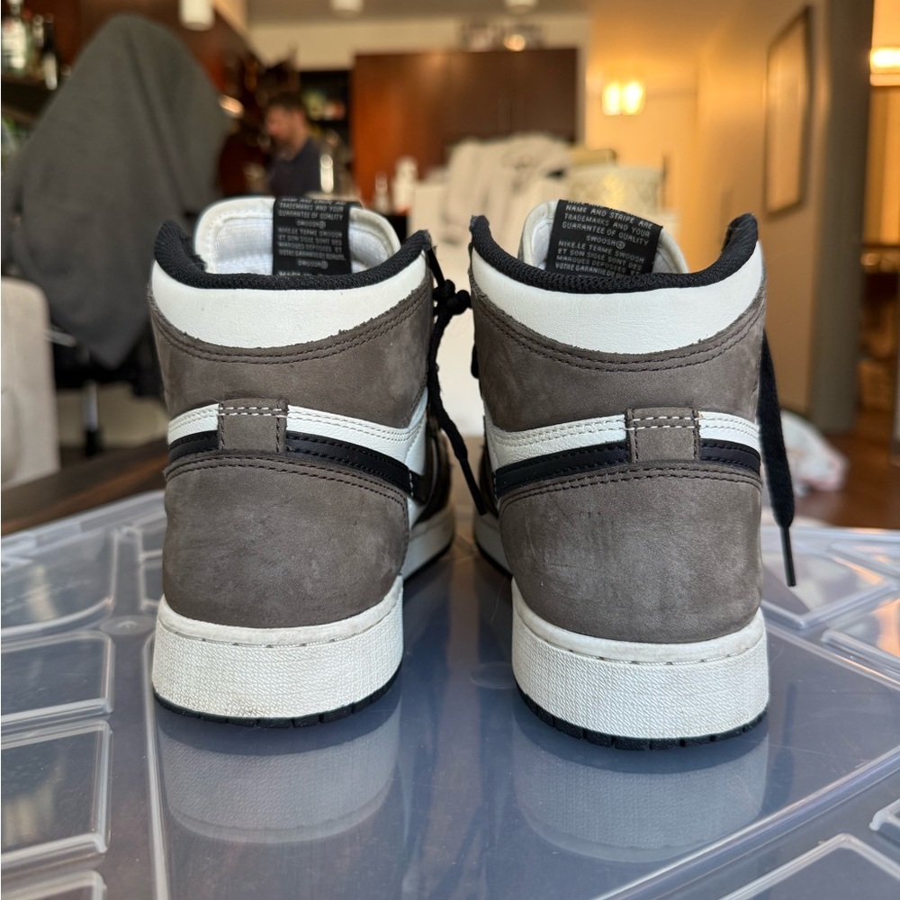 Air Jordan 1 Retro high OG Sneakers - Mocha’s - Picture 5 of 6